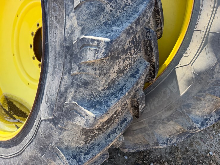 2011-john-deere-8285r-image-77