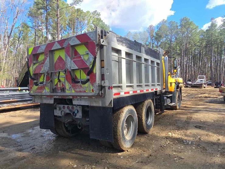 2011-international-7600-image-3