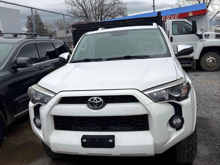 2015-toyota-4-runner-image-2