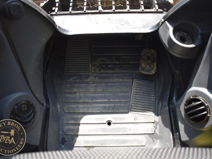 2023-caterpillar-259d3-image-48