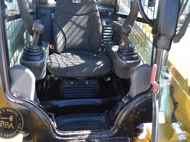 2017-caterpillar-259d-image-47