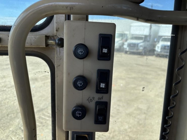 2006-caterpillar-143h-image-52