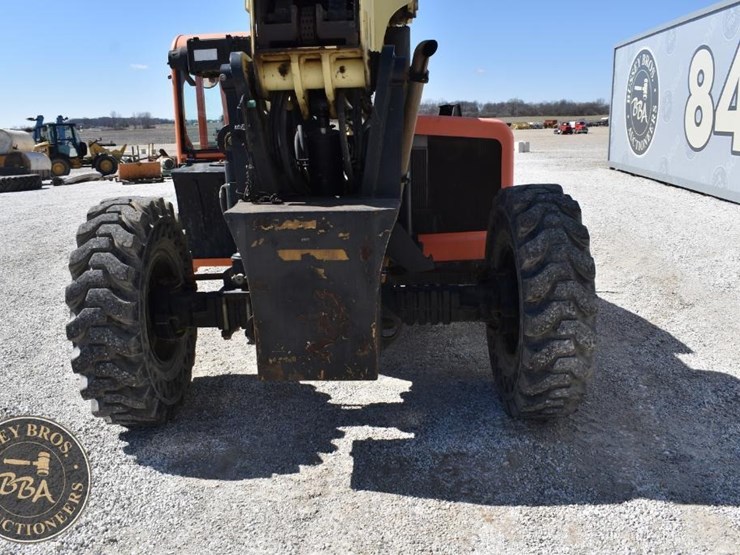 2015-jlg-g10-55a-image-17