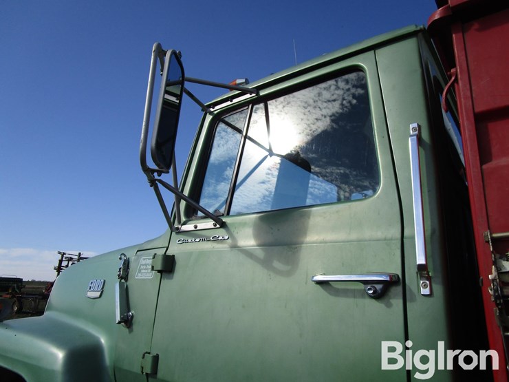 1973-ford-8000-image-9