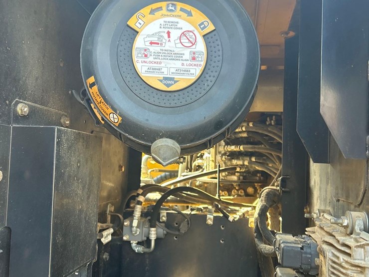 2015-deere-210g-lc-image-38