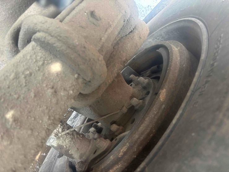 2004-peterbilt-385-image-13