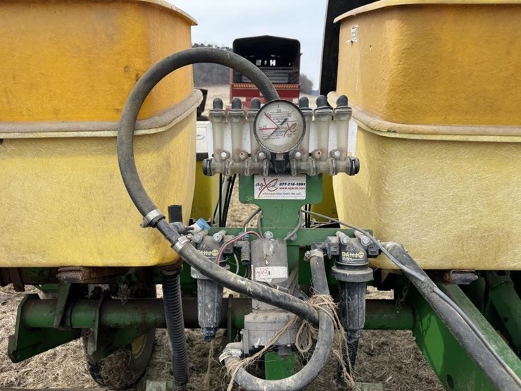 john-deere-1750-image-12