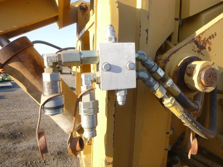 2006-caterpillar-143h-image-11