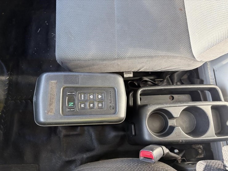 2016-hino-338-image-16