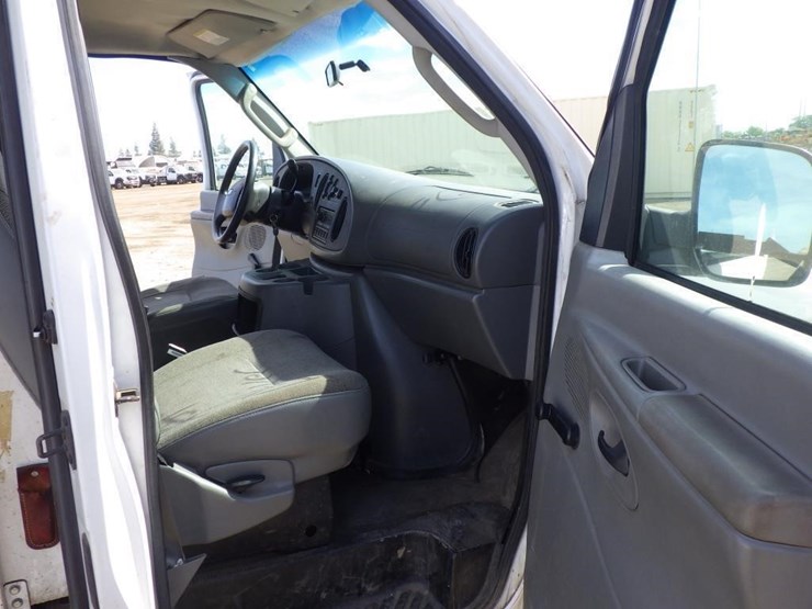 2004-ford-cargo-image-7