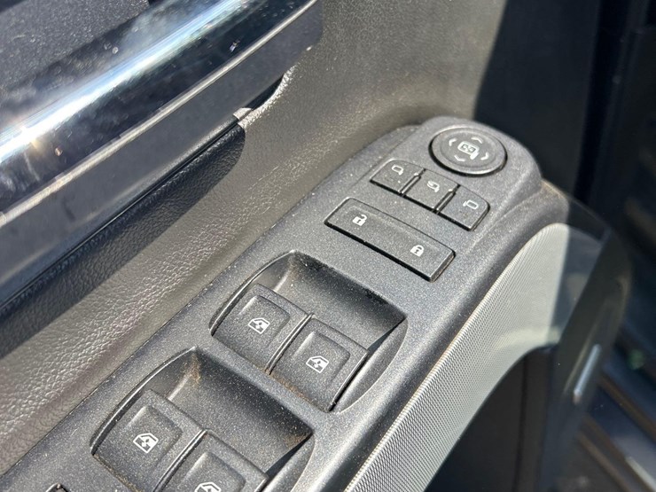 2015-chevrolet-silverado-ltz-2500hd-4x4-crew-cab-pick-up-truck-image-41