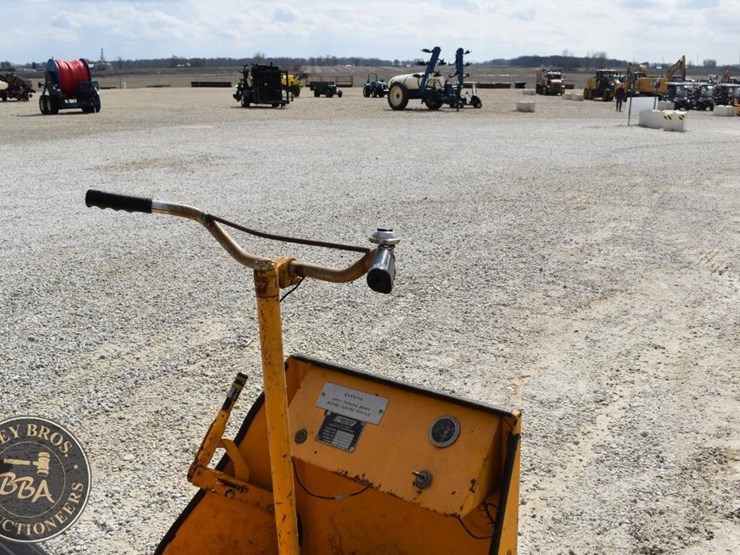 1996-united-tractor-2500bl-42652-image-18