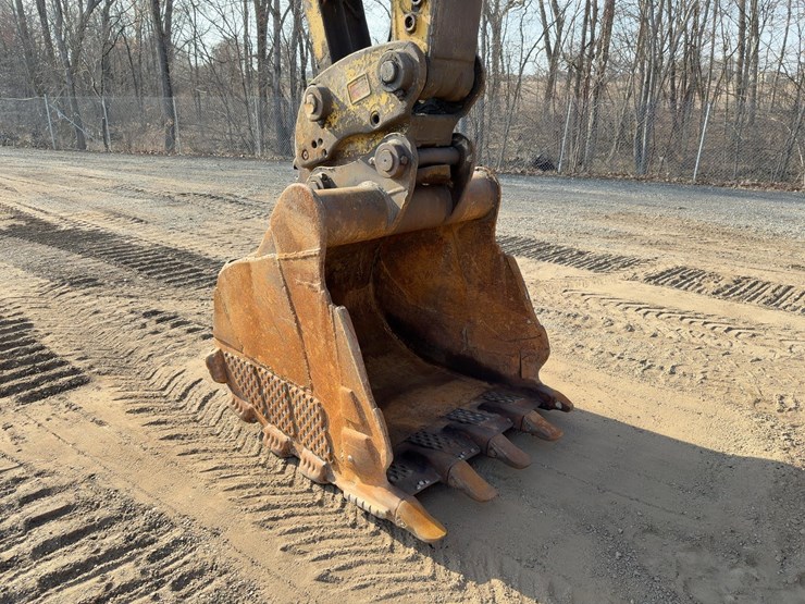 2009-komatsu-pc228us-lc-3e0-image-12