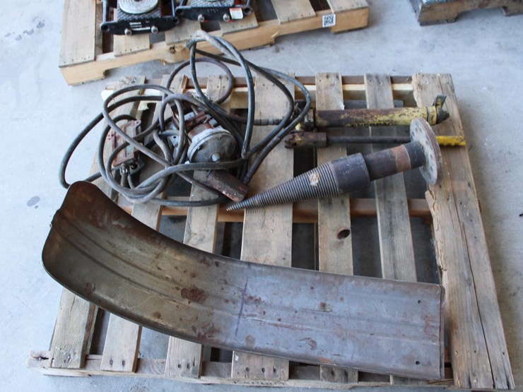 #1039-•-fenders,-vice,-and-porta-power-image-2