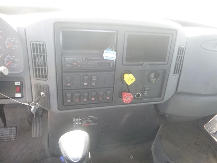2004-international-7400-image-13