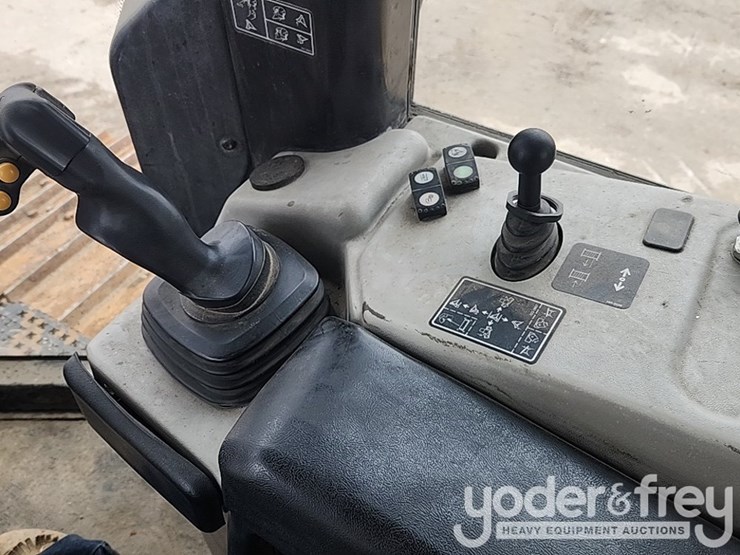 2016-caterpillar-d6n-lgp-image-17