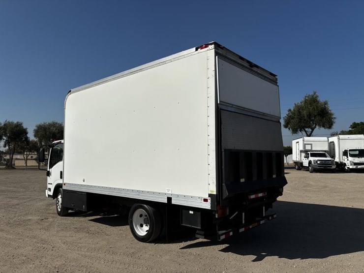 2013-isuzu-npr-image-4