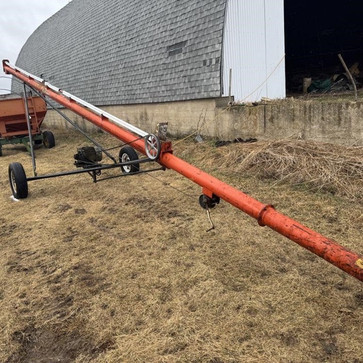 Brandi 6"x40' +/- auger on transport