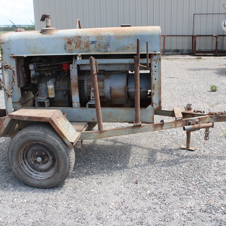 #1016 • Lincoln Welding Machine