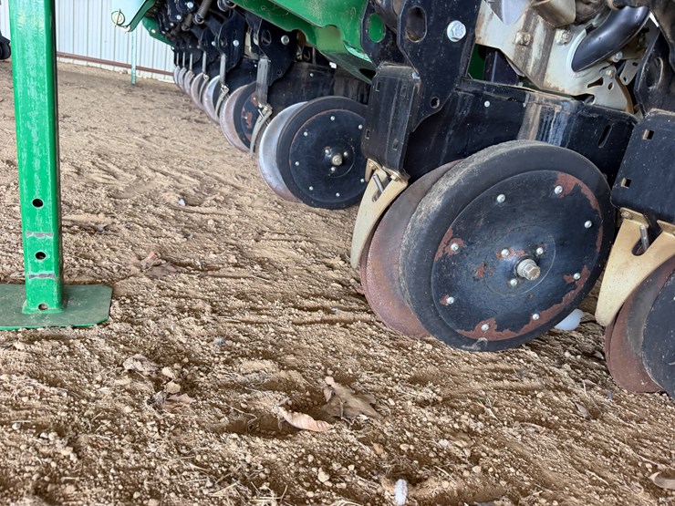 great-plains-yp825a-image-22