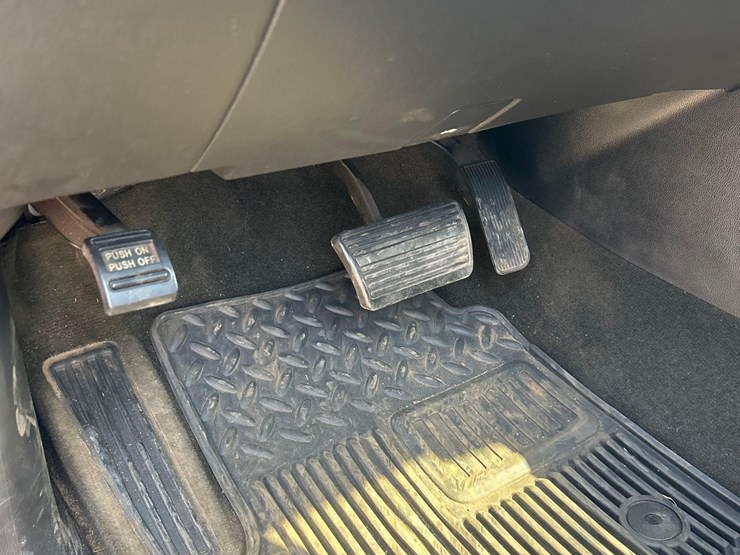 2015-chevrolet-silverado-ltz-2500hd-4x4-crew-cab-pick-up-truck-image-44