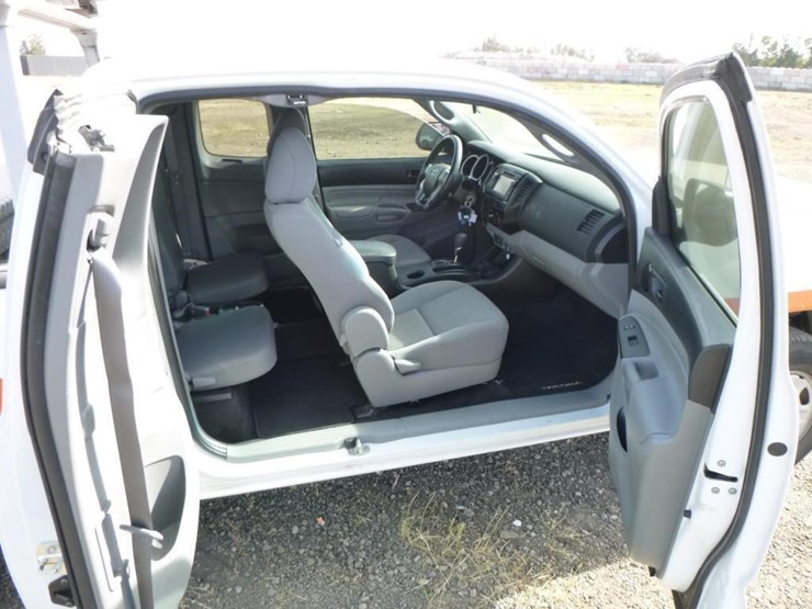 2013-toyota-tacoma-image-19