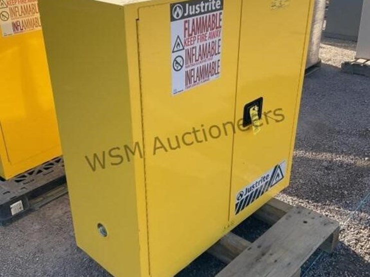 justrite-flammable-storage-cabinet-image-1