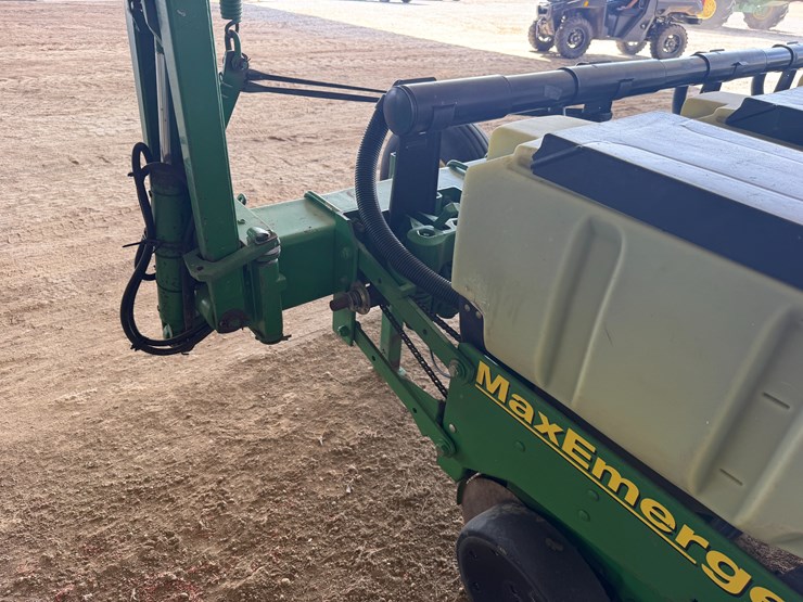 john-deere-7300-image-8