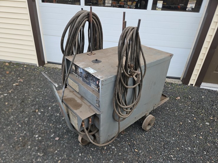 lincoln-idealarc-dc-600-welder-image-1