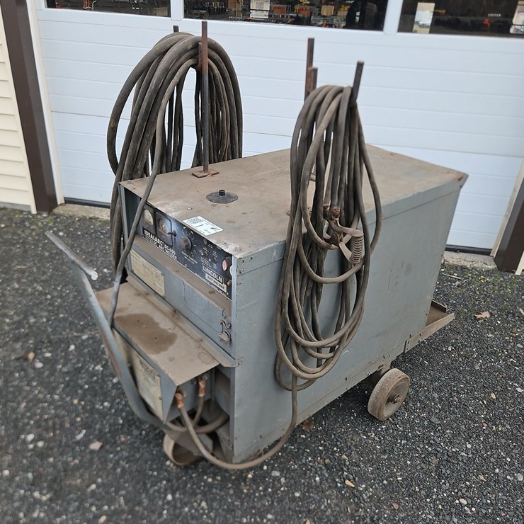 LINCOLN IDEALARC DC-600 WELDER
