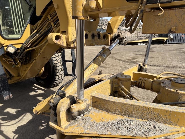 2006-caterpillar-143h-image-29