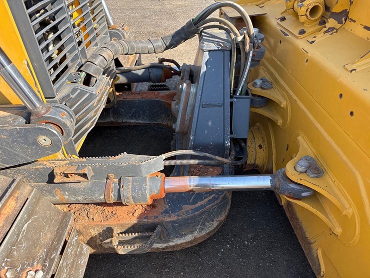 2021-deere-850l-wlt-image-15