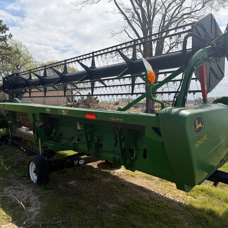 2017 JOHN DEERE 630FD