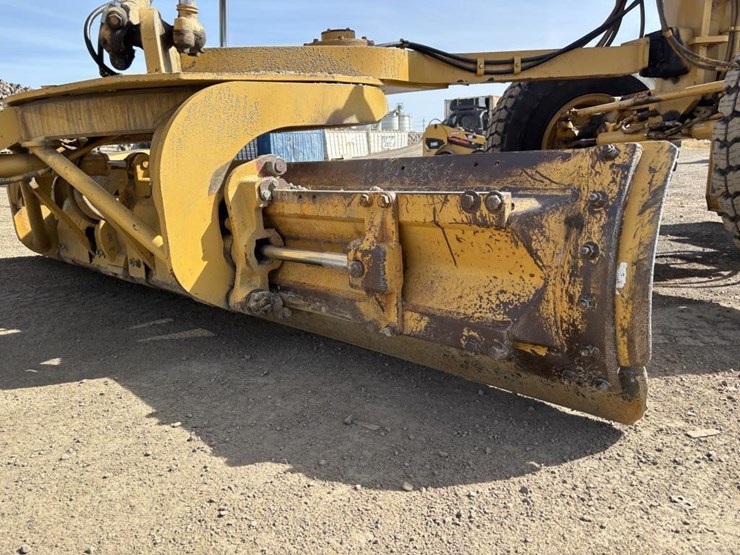 2006-caterpillar-143h-image-31