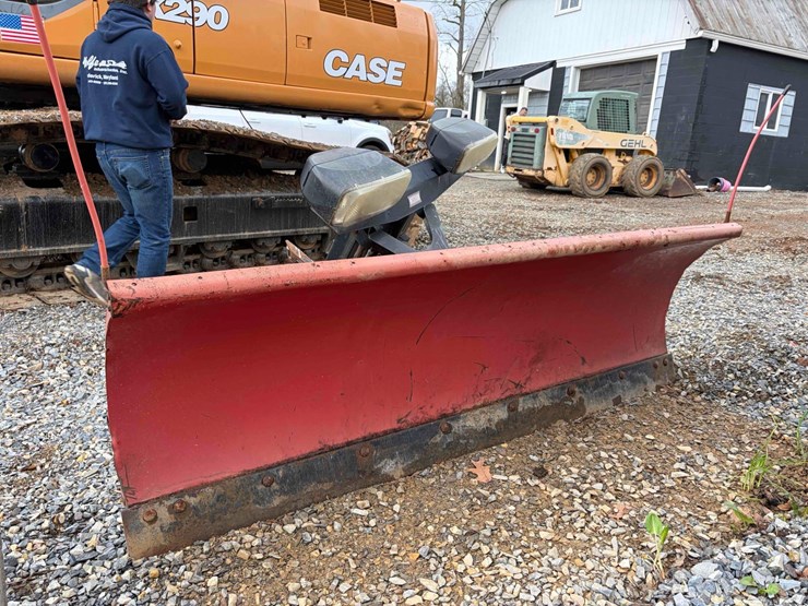 8'-boss-snow-plow-image-1