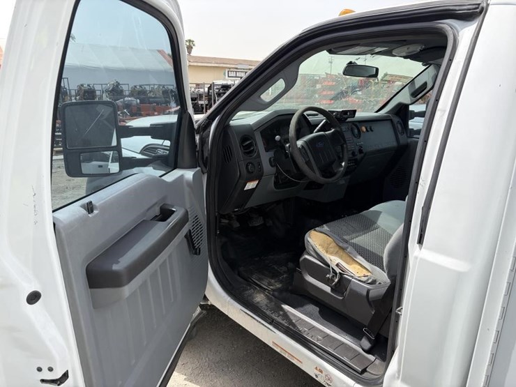 2015-ford-f550-image-10