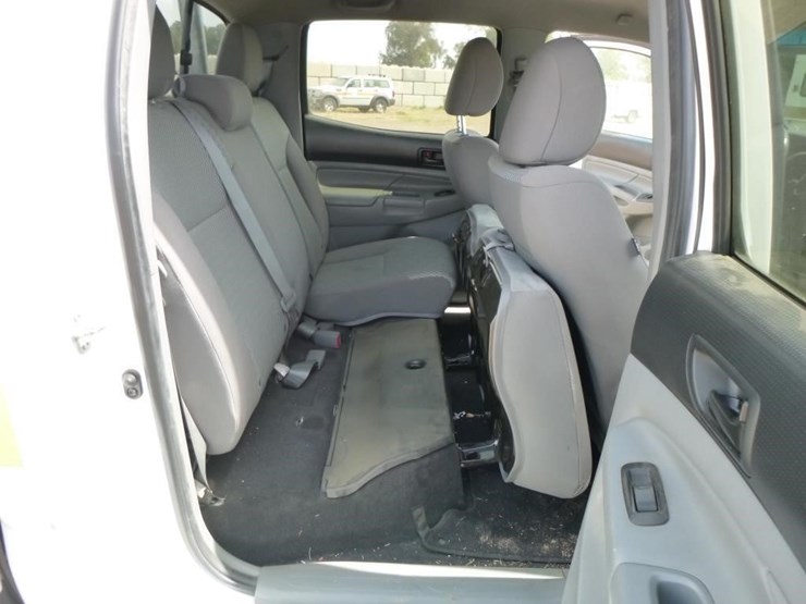 2013-toyota-tacoma-image-23