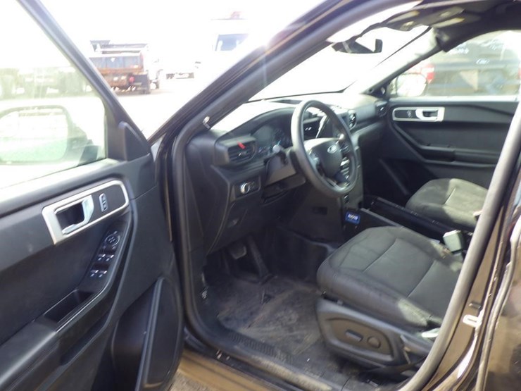 2020-ford-explorer-image-5