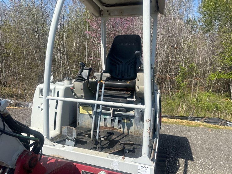 2007-takeuchi-tb135-image-14