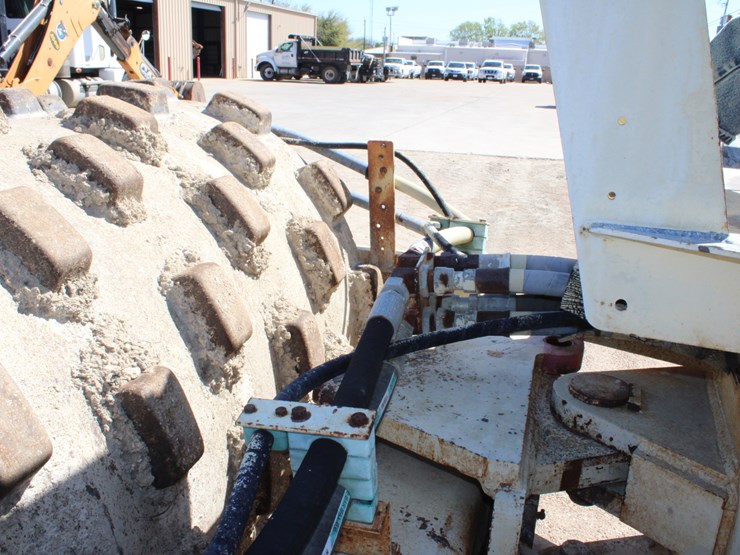 #2606-•-1995-ingersol-rand-sd70f-sheep-foot-vibrating-roller-image-7