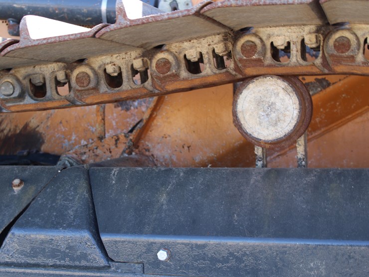 2017-case-580m-image-12