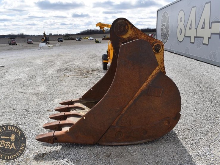 caterpillar-60-image-4