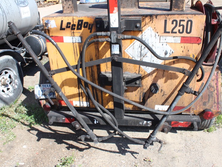 2002-leeboy-250t-image-4