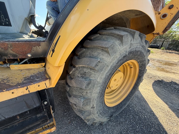 2015-caterpillar-416f-image-10