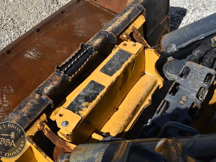 2023-deere-333g-image-32