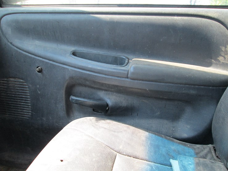 1999-dodge-2500-image-35