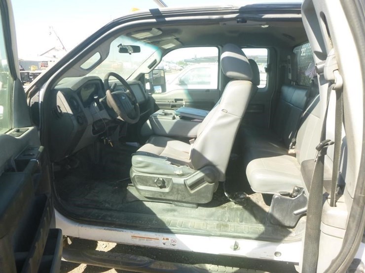 2013-ford-f550-image-8