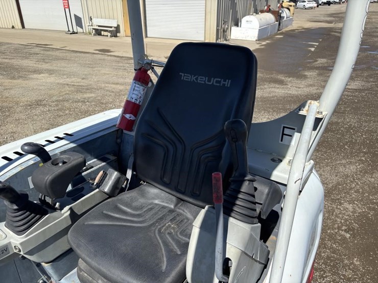 2020-takeuchi-tb230-image-27