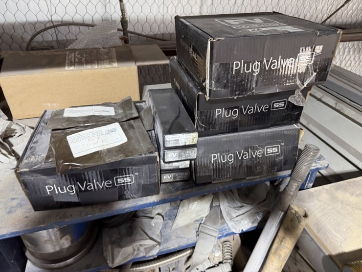 7-shelve-section-of-ofm-600-triplex-pump-parts,-plug-valve-kits-image-7