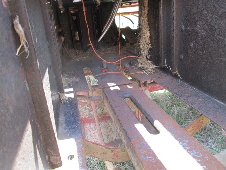 new-holland-273-image-8